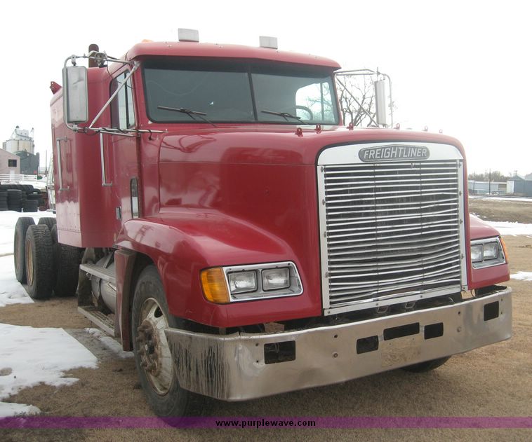 image for item 3748 1993 Freightliner Conventional FLD120 semi truck
