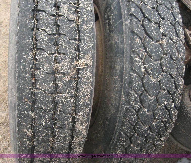 image for item 3748 1993 Freightliner Conventional FLD120 semi truck