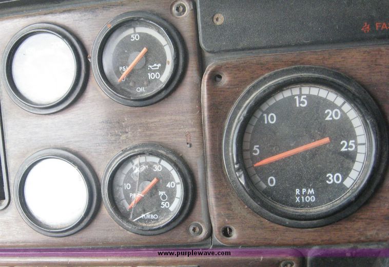 image for item 3748 1993 Freightliner Conventional FLD120 semi truck