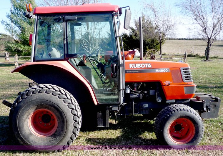 2000 Kubota M4900 MFWD utility tractor in Lawrence, KS | Item 5062 sold