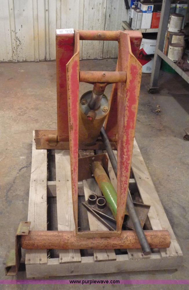 image for item 5072 Truck bed hoist