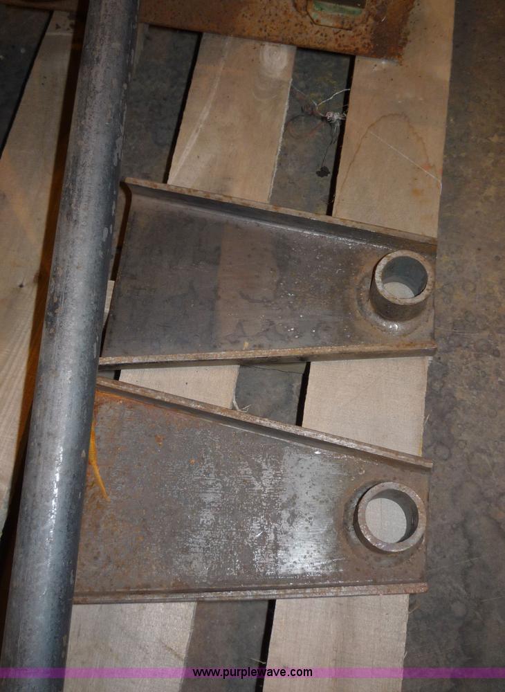 image for item 5072 Truck bed hoist