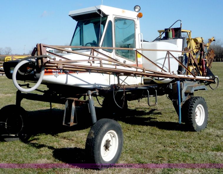 image for item 5085 Melroe Spray Coupe 220 wide front