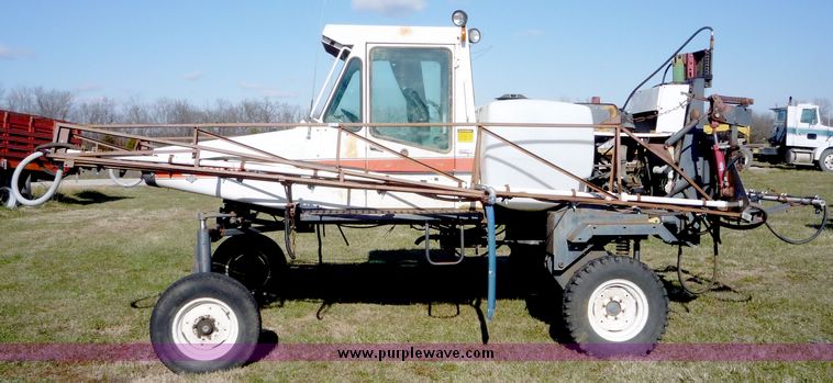 image for item 5085 Melroe Spray Coupe 220 wide front