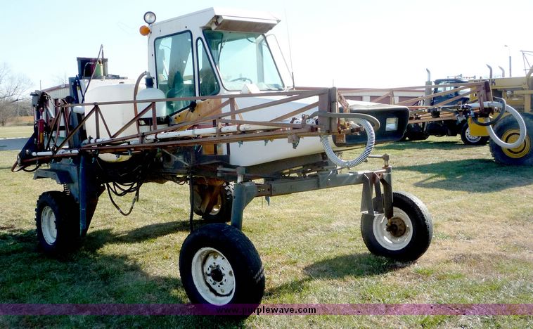 image for item 5085 Melroe Spray Coupe 220 wide front