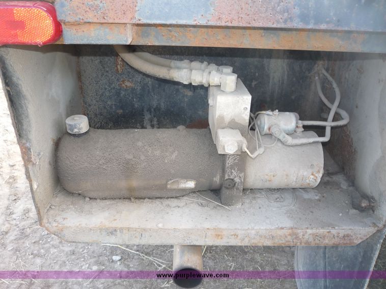 image for item 5124 1992 Ford F-250 extended cab pickup with flatbed and bale spike