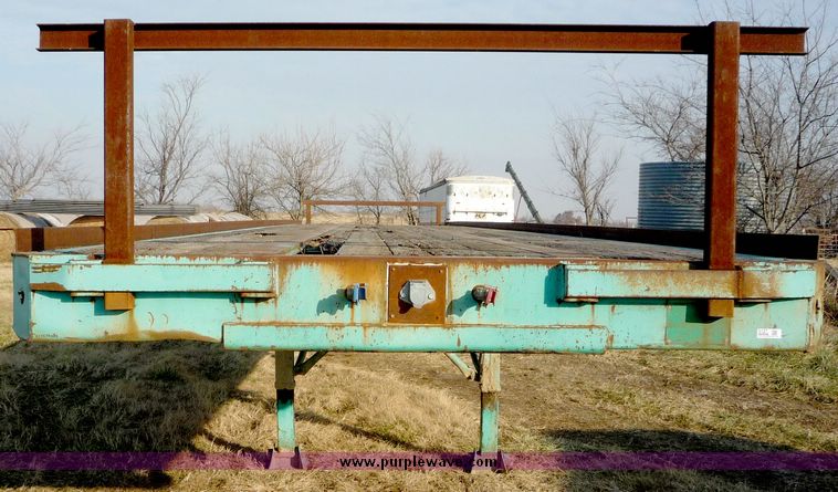 image for item 5127 1972 Fruehauf 48' flatbed trailer