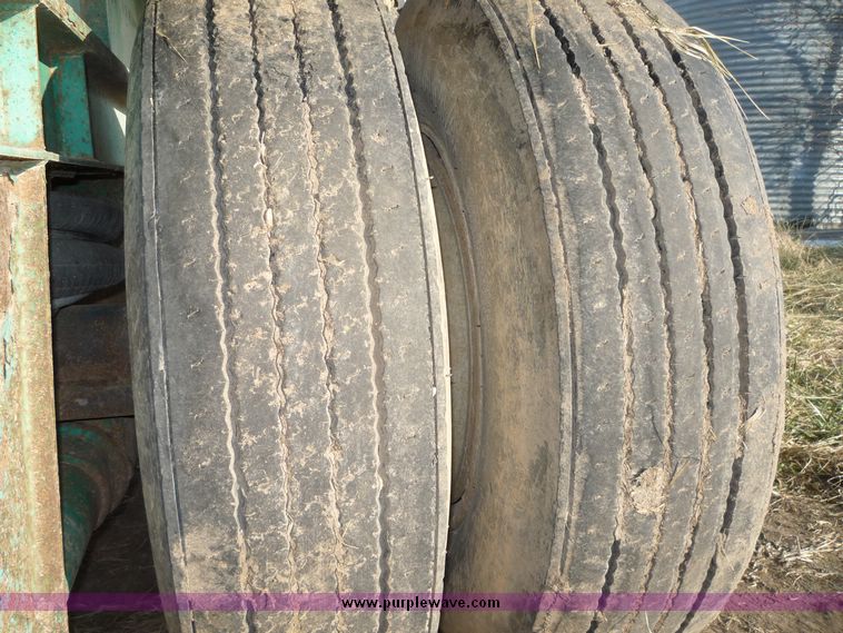 image for item 5127 1972 Fruehauf 48' flatbed trailer