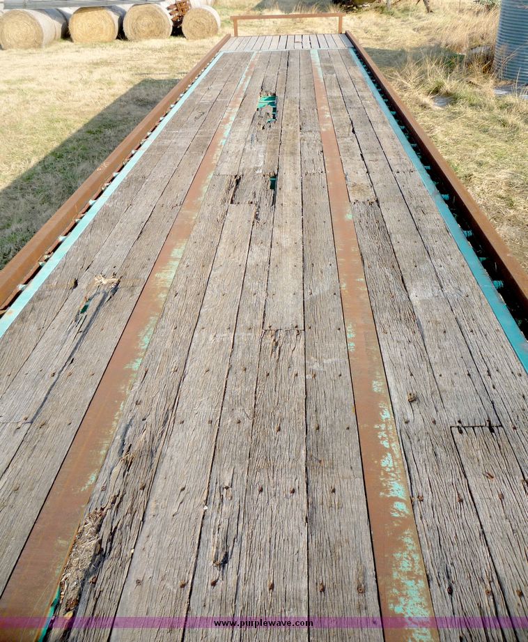 image for item 5127 1972 Fruehauf 48' flatbed trailer