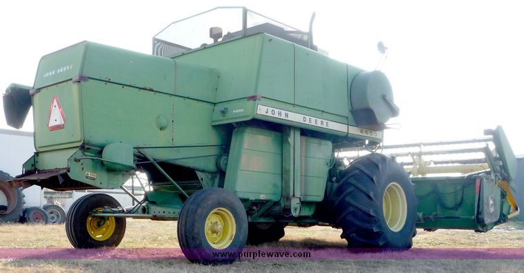 image for item 5128 1976 John Deere 4400 combine