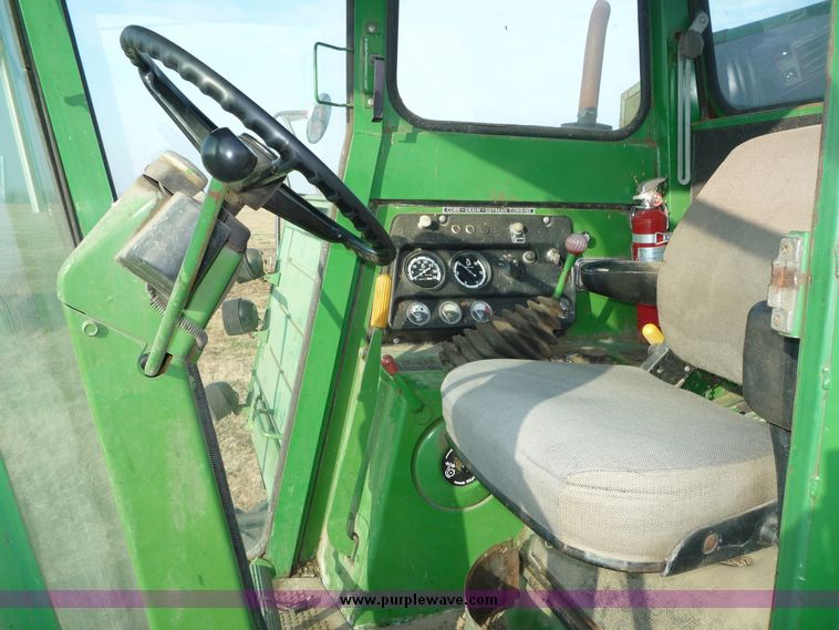 image for item 5128 1976 John Deere 4400 combine