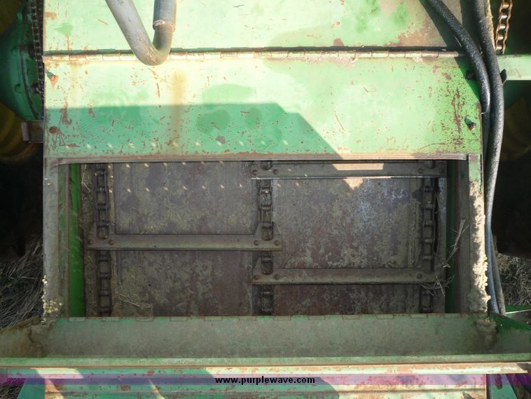 image for item 5128 1976 John Deere 4400 combine