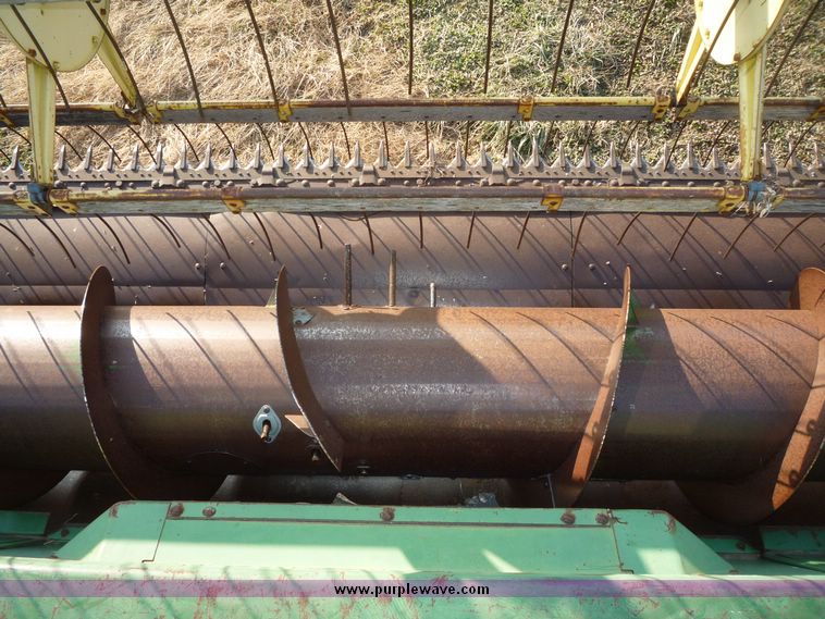 image for item 5128 1976 John Deere 4400 combine