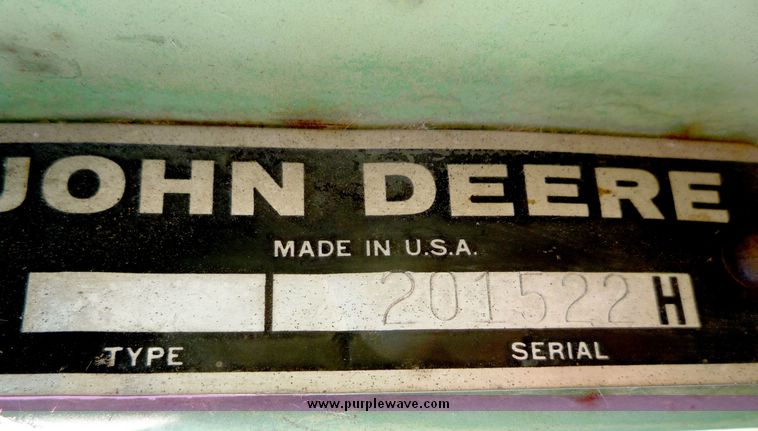 image for item 5128 1976 John Deere 4400 combine