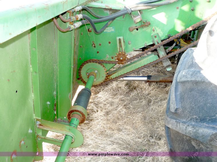 image for item 5128 1976 John Deere 4400 combine