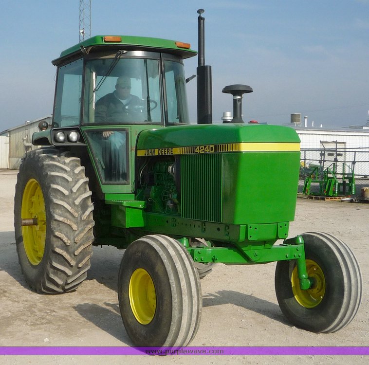 image for item 5130 1979 John Deere 4240 tractor