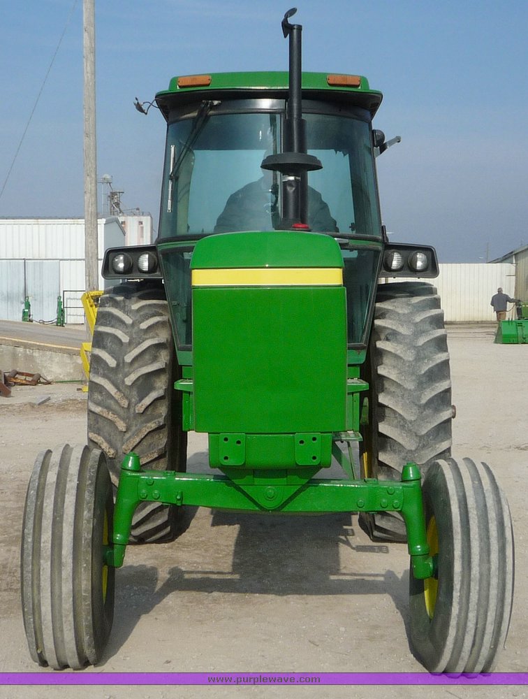 image for item 5130 1979 John Deere 4240 tractor