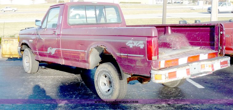 image for item 5098 1991 Ford F150 pickup truck
