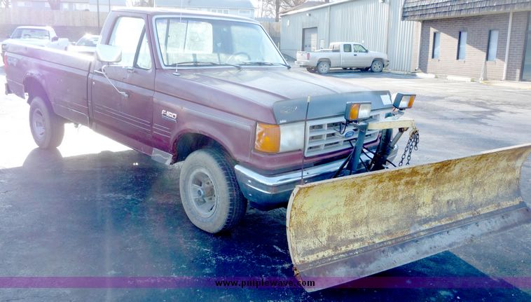 image for item 5098 1991 Ford F150 pickup truck