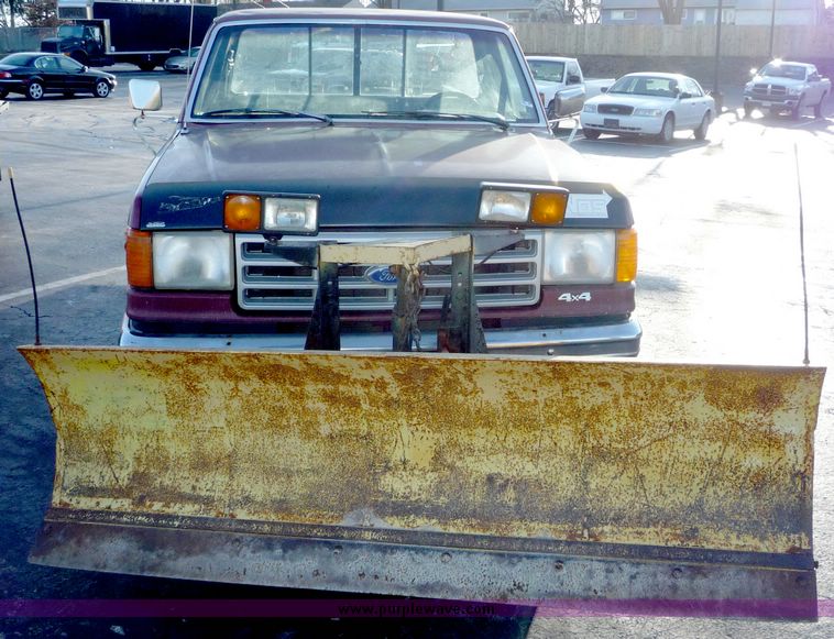 image for item 5098 1991 Ford F150 pickup truck