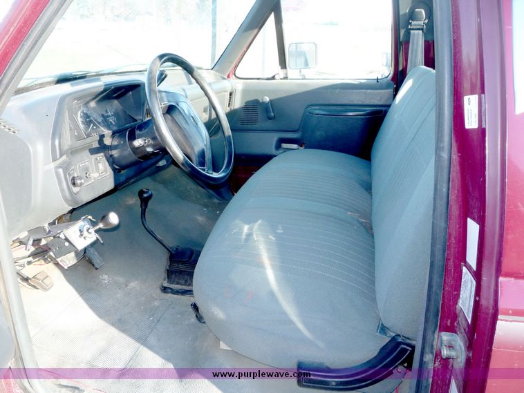 image for item 5098 1991 Ford F150 pickup truck