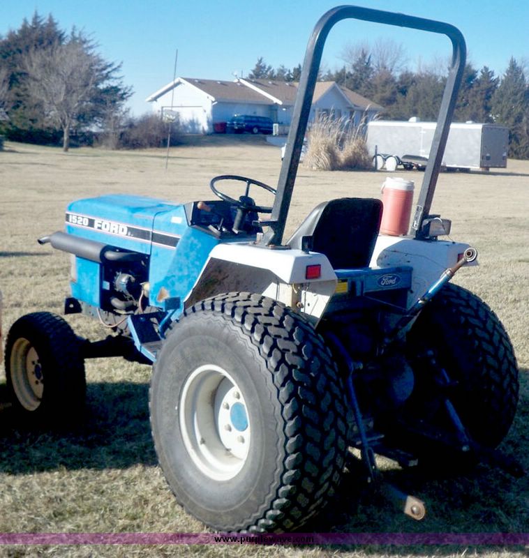 image for item 5285 Ford 1520 utility tractor