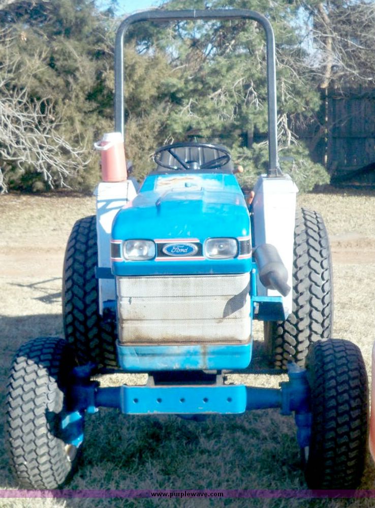 image for item 5285 Ford 1520 utility tractor