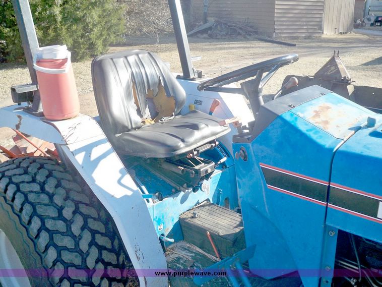 image for item 5285 Ford 1520 utility tractor