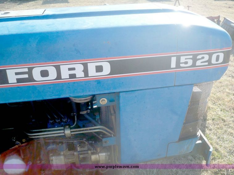 image for item 5285 Ford 1520 utility tractor