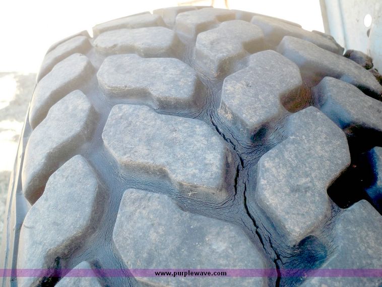 image for item 5285 Ford 1520 utility tractor