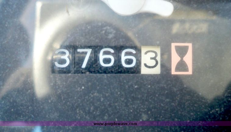 image for item 5285 Ford 1520 utility tractor