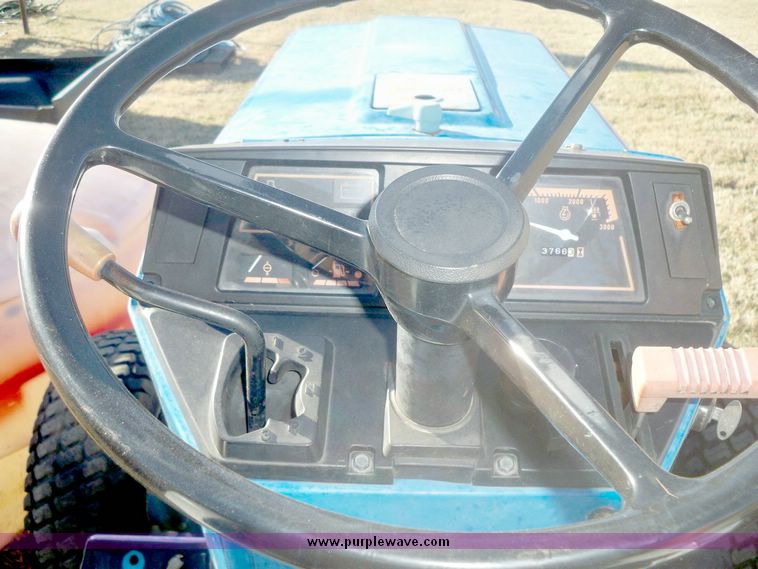 image for item 5285 Ford 1520 utility tractor