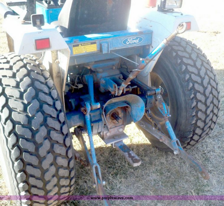 image for item 5285 Ford 1520 utility tractor