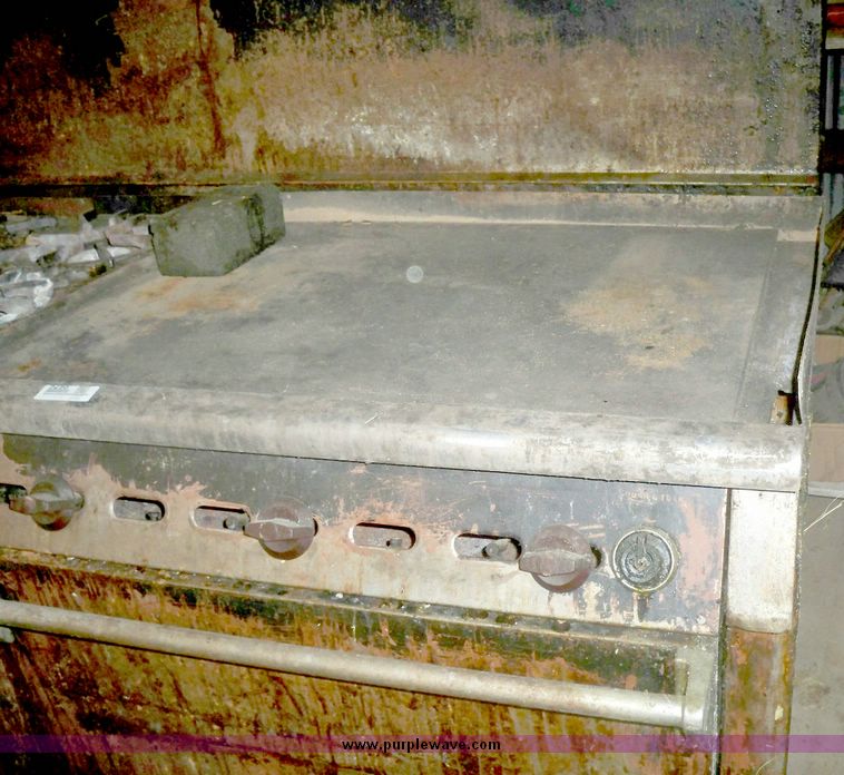 image for item 5298 Flat top six burner stove