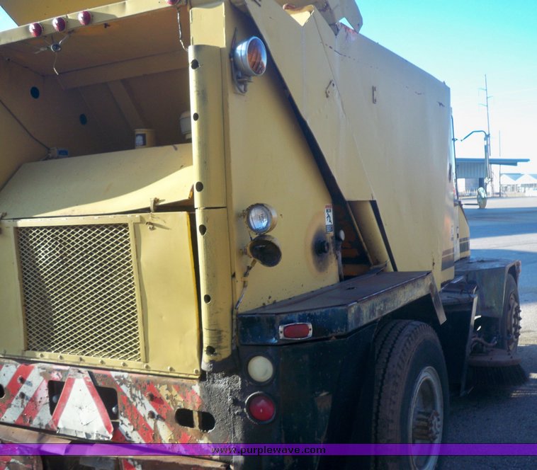 image for item 6001 1985 FMC street sweeper