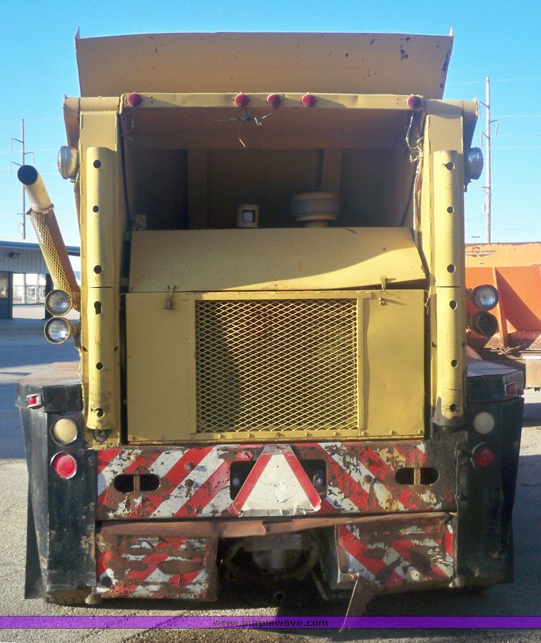 image for item 6001 1985 FMC street sweeper