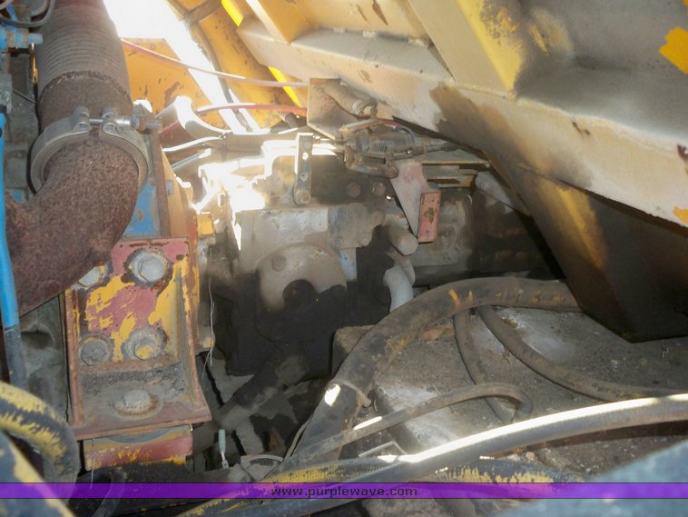 image for item 6001 1985 FMC street sweeper