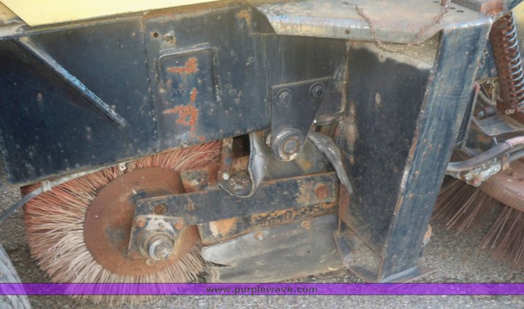 image for item 6001 1985 FMC street sweeper