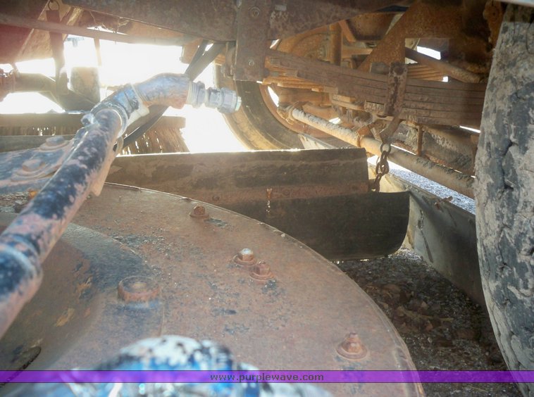 image for item 6001 1985 FMC street sweeper