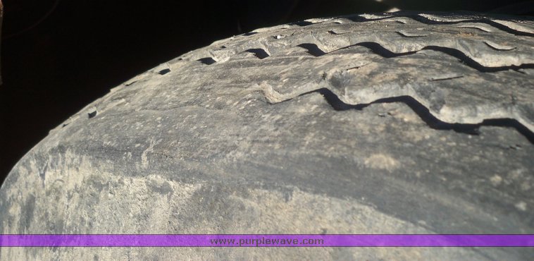 image for item 6001 1985 FMC street sweeper