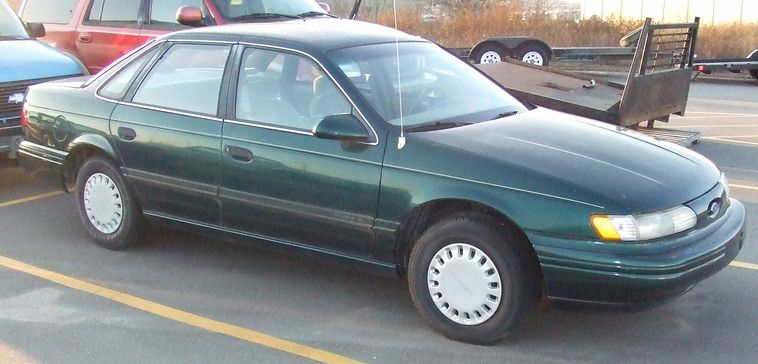 image for item 6538 1993 Ford Taurus GL