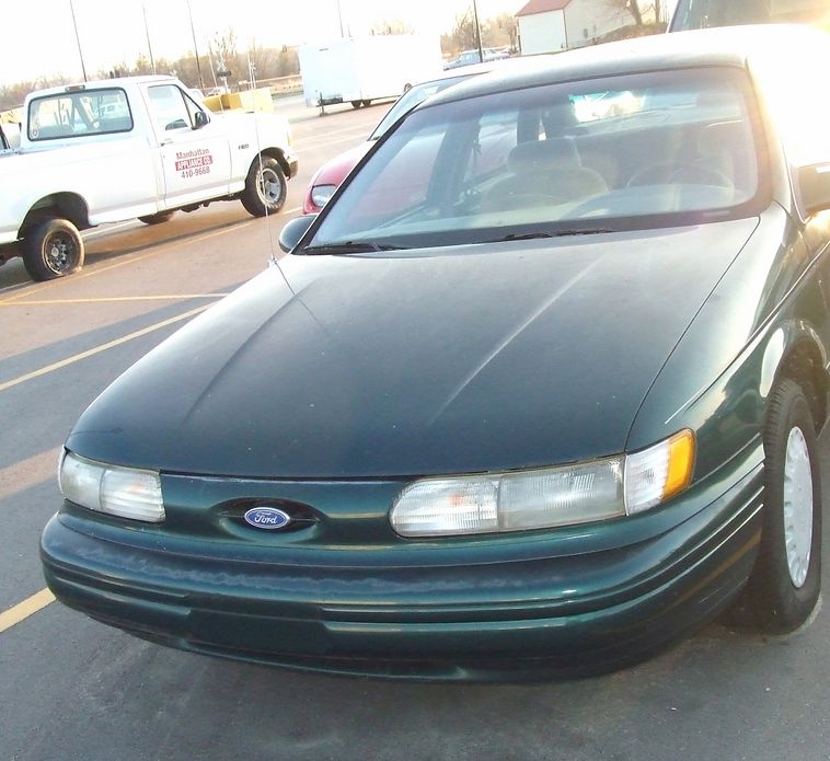 image for item 6538 1993 Ford Taurus GL