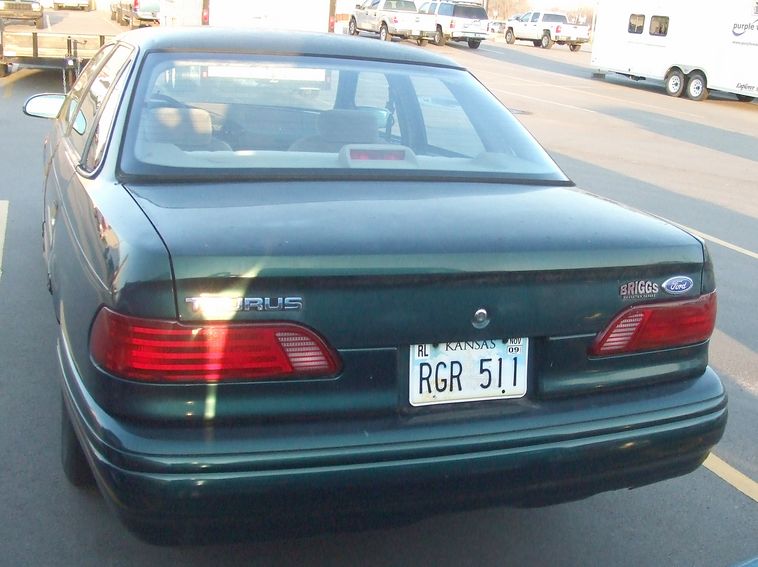 image for item 6538 1993 Ford Taurus GL