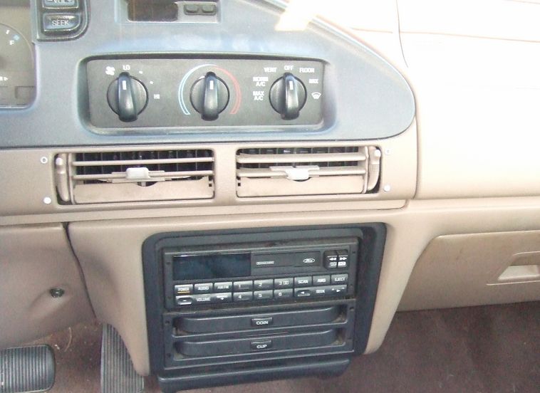 image for item 6538 1993 Ford Taurus GL