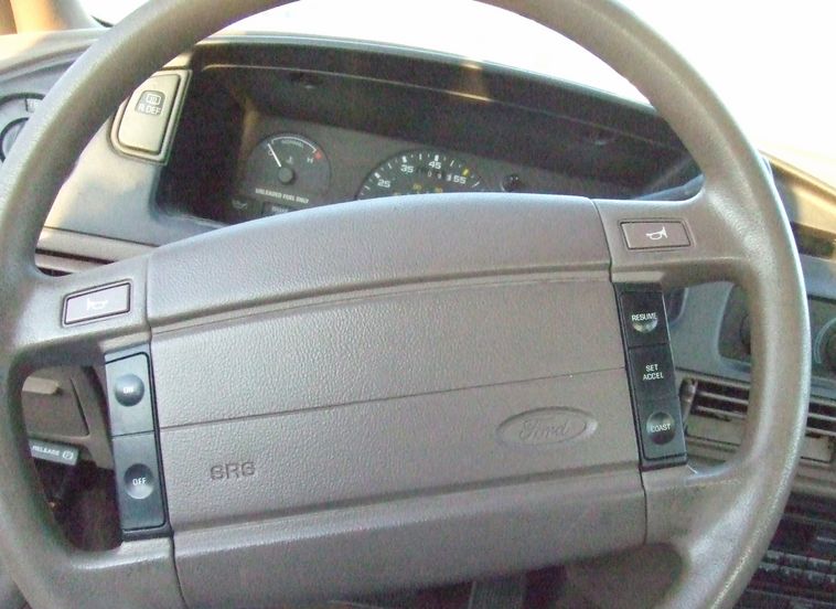 image for item 6538 1993 Ford Taurus GL
