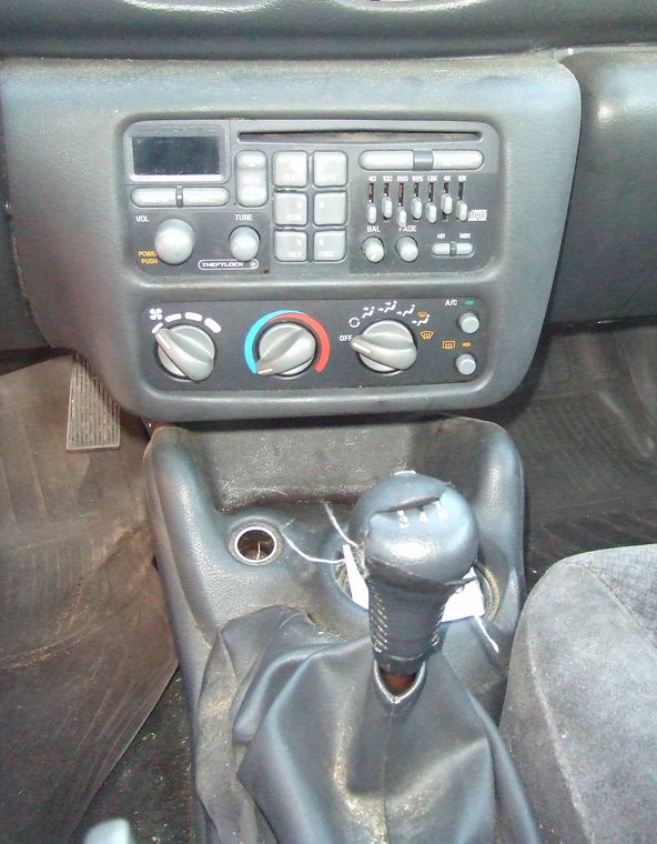 image for item 6539 1997 Pontiac Sunfire SE