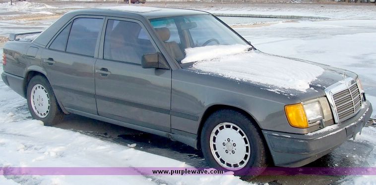 image for item 6571 1989 Mercedes Benz 300E