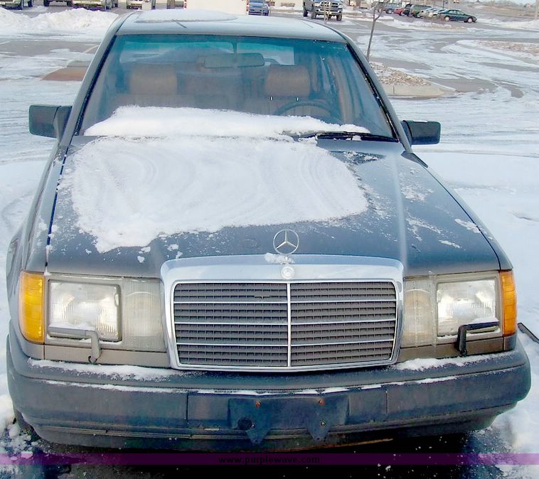 image for item 6571 1989 Mercedes Benz 300E
