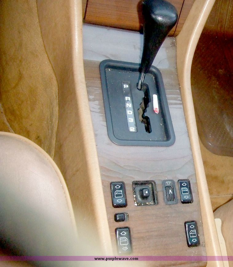 image for item 6571 1989 Mercedes Benz 300E