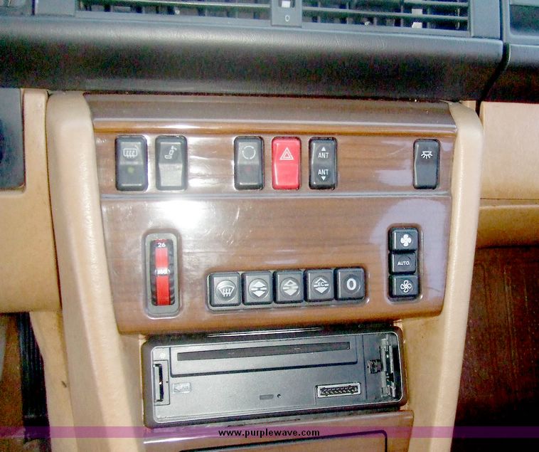 image for item 6571 1989 Mercedes Benz 300E